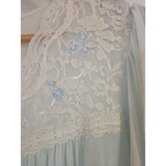 VTG Miss Elaine Soft Baby Blue Nylon Nightgown Embroidered Floral Neckline Large - Picture 5 of 11